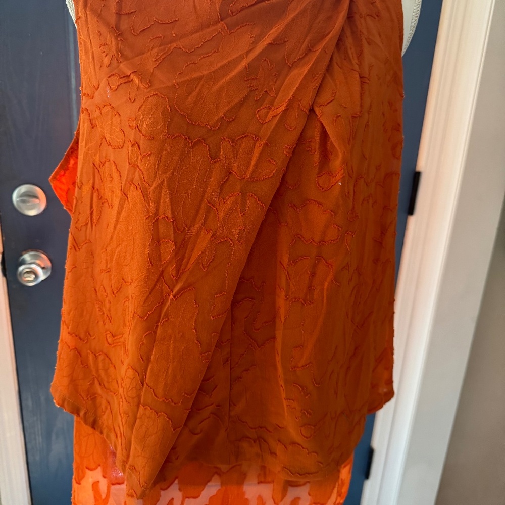 DG2 twist neck top